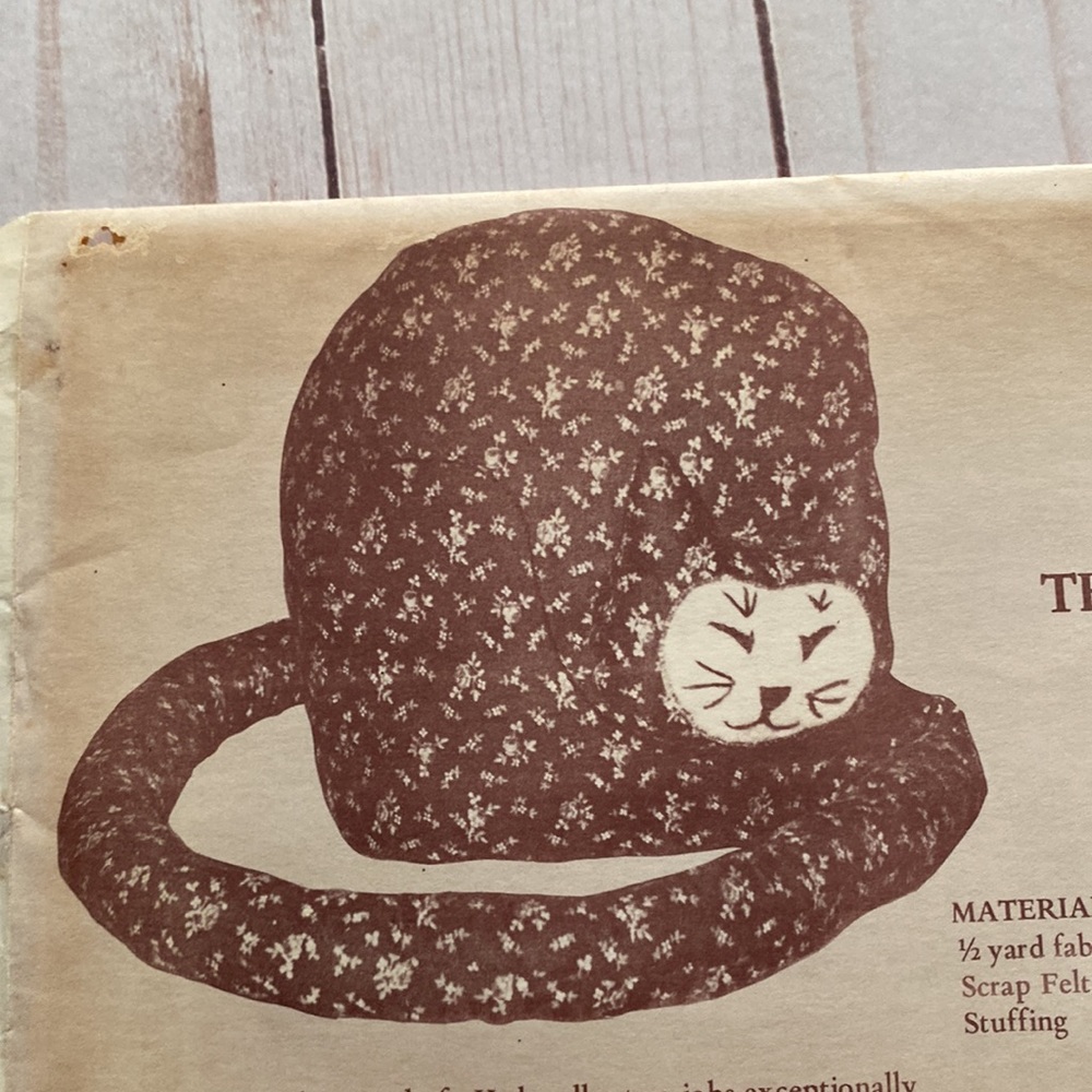 1980s Tabby the draft cat pattern and doorstop nostalgic sewing pattern Helwig